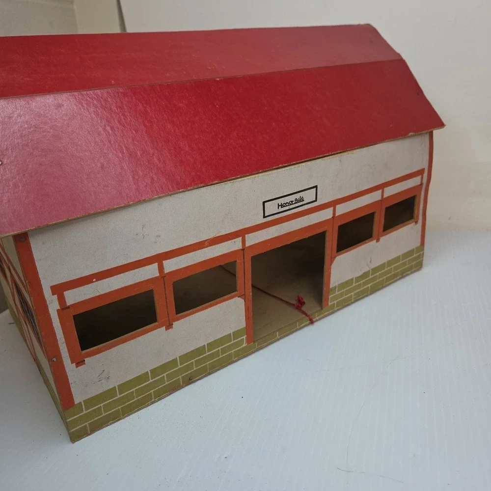 Vintage Honor Bilt Farm Play Set Wood Barn Building Tractor & Figures 1943